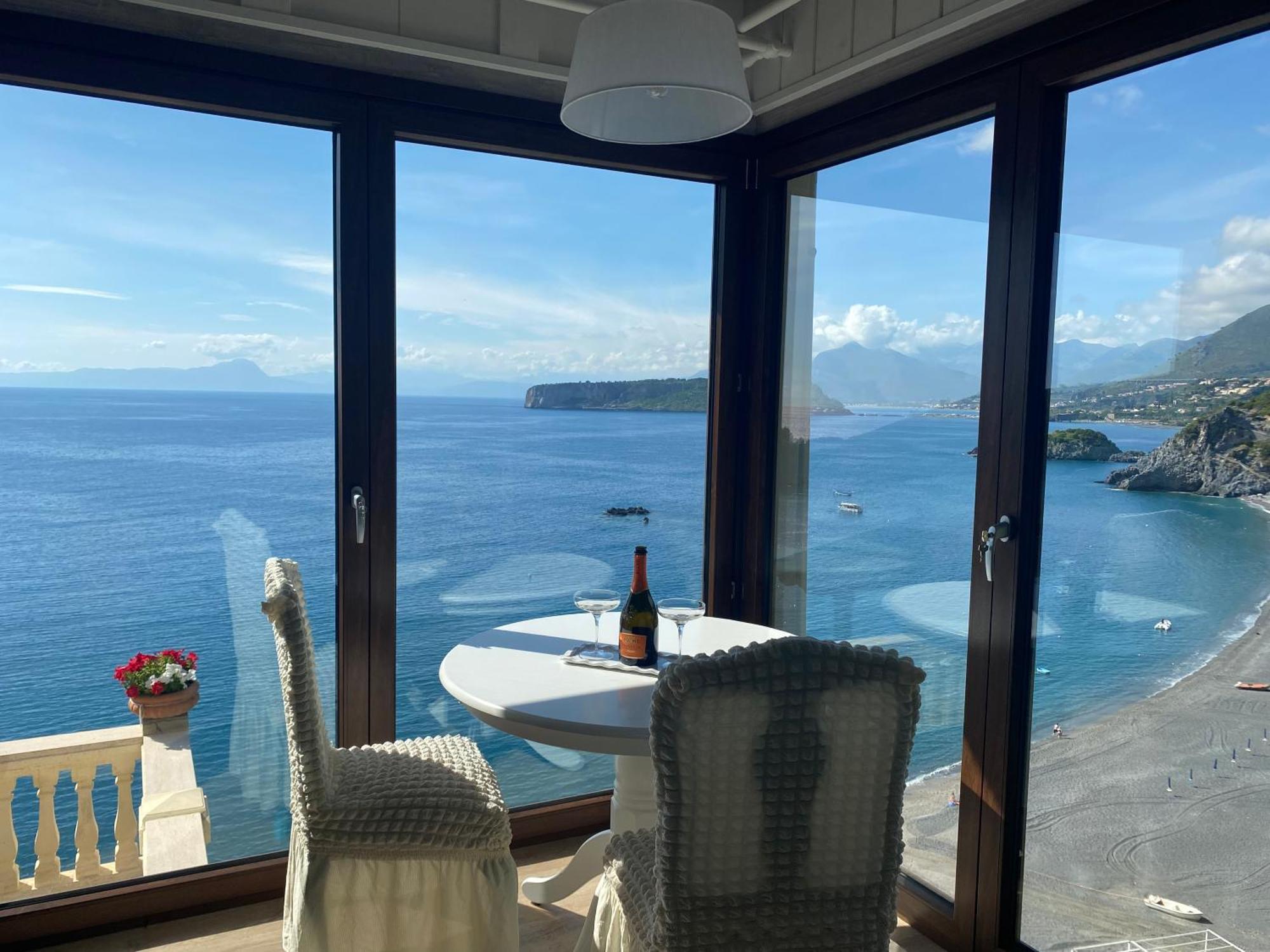 B&B Villa La Petra Сан Никола Арчела Екстериор снимка