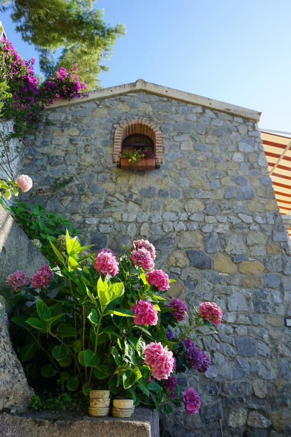 B&B Villa La Petra Сан Никола Арчела Екстериор снимка